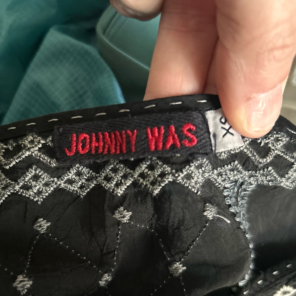 Johnny Was Carnation Embroidered Floral Blouse in Black Sz XS - Picture 8 of 9